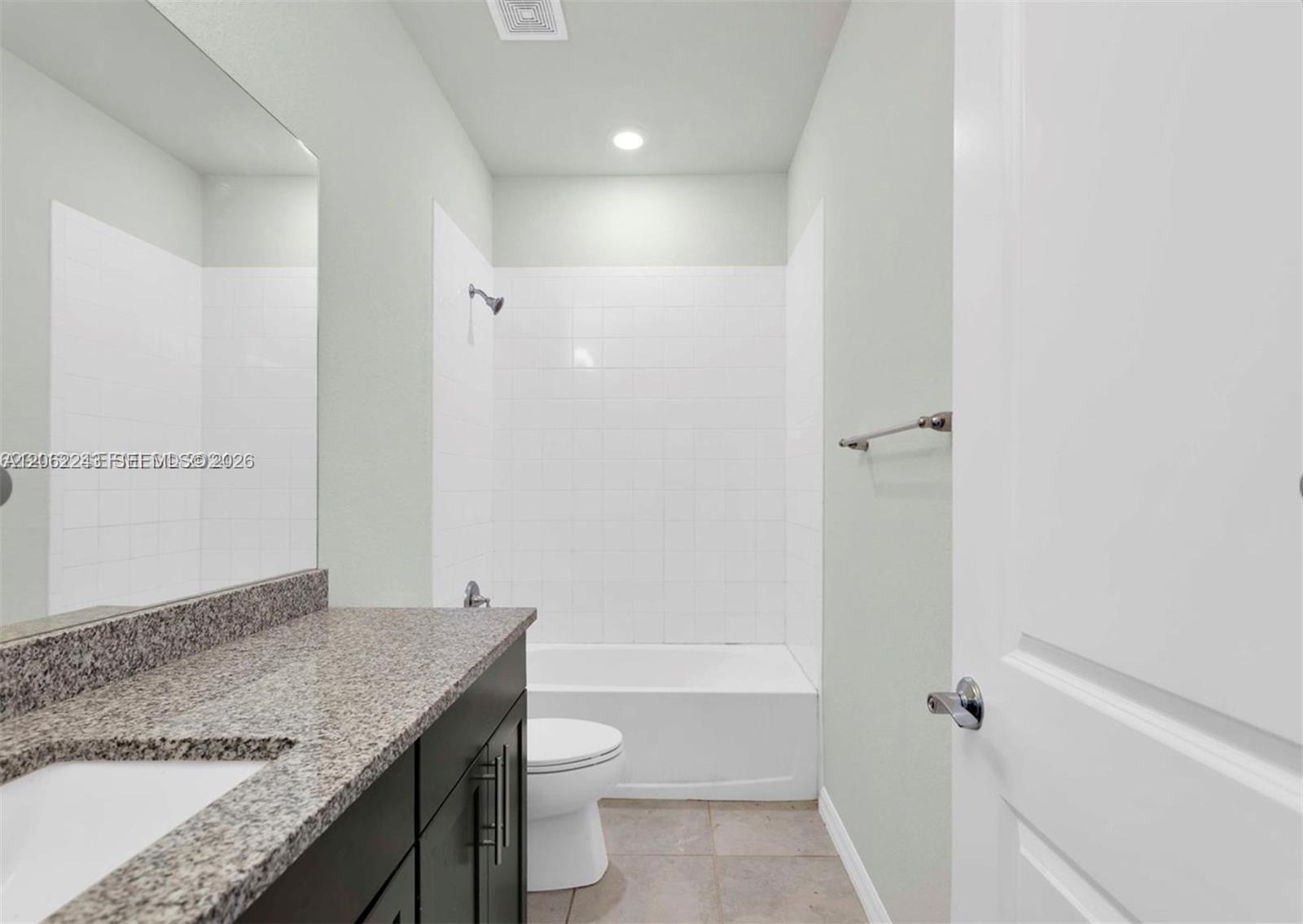 1240 3 / 3 1421 sq. ft. $ 2026-07-30 0 Photo