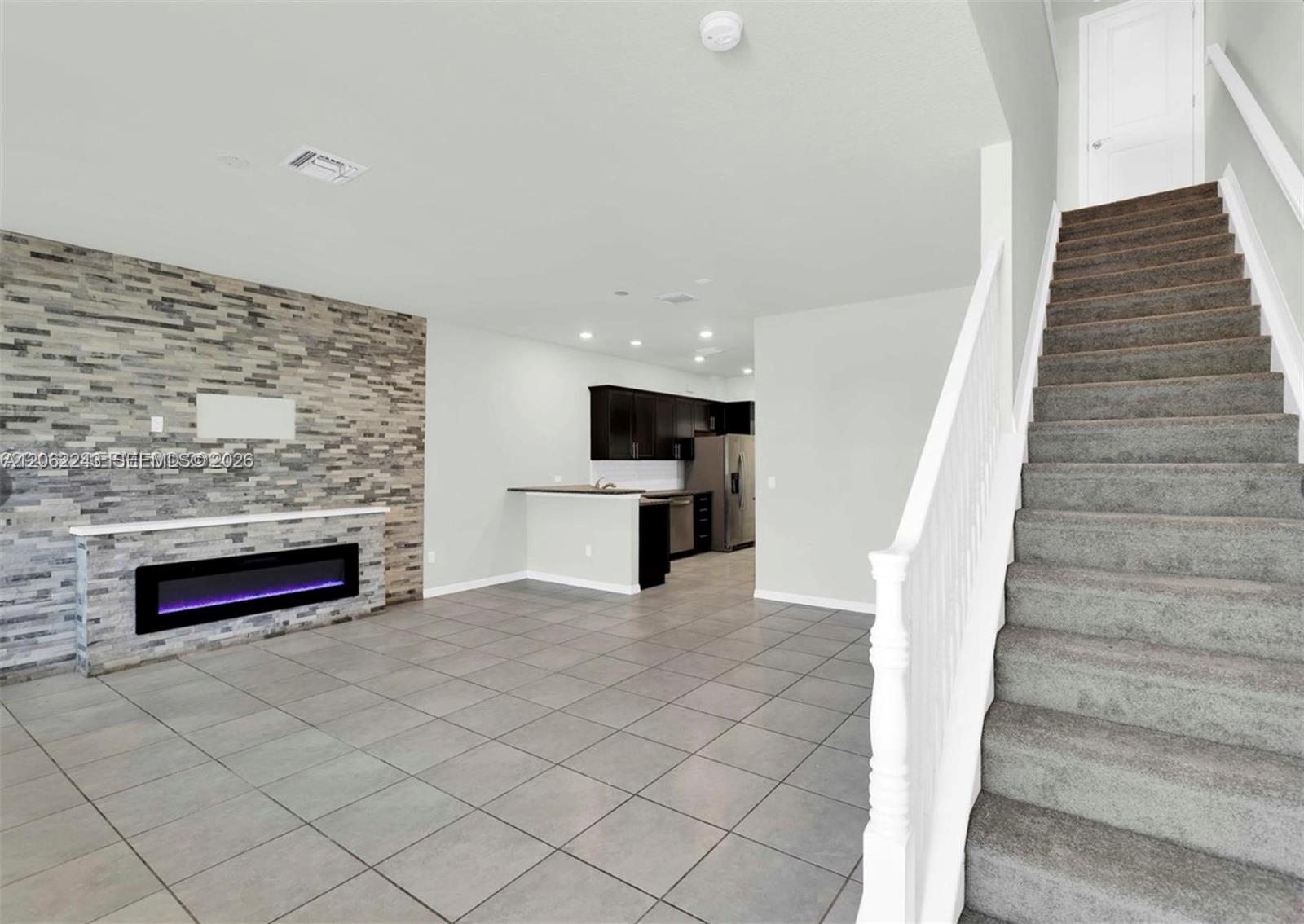 1240 3 / 3 1421 sq. ft. $ 2026-07-30 0 Photo