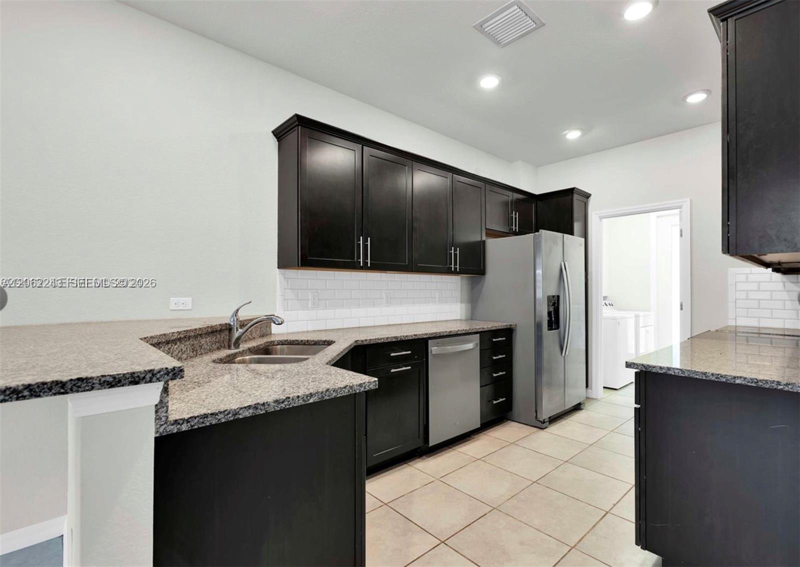 1240 3 / 3 1421 sq. ft. $ 2026-07-30 0 Photo