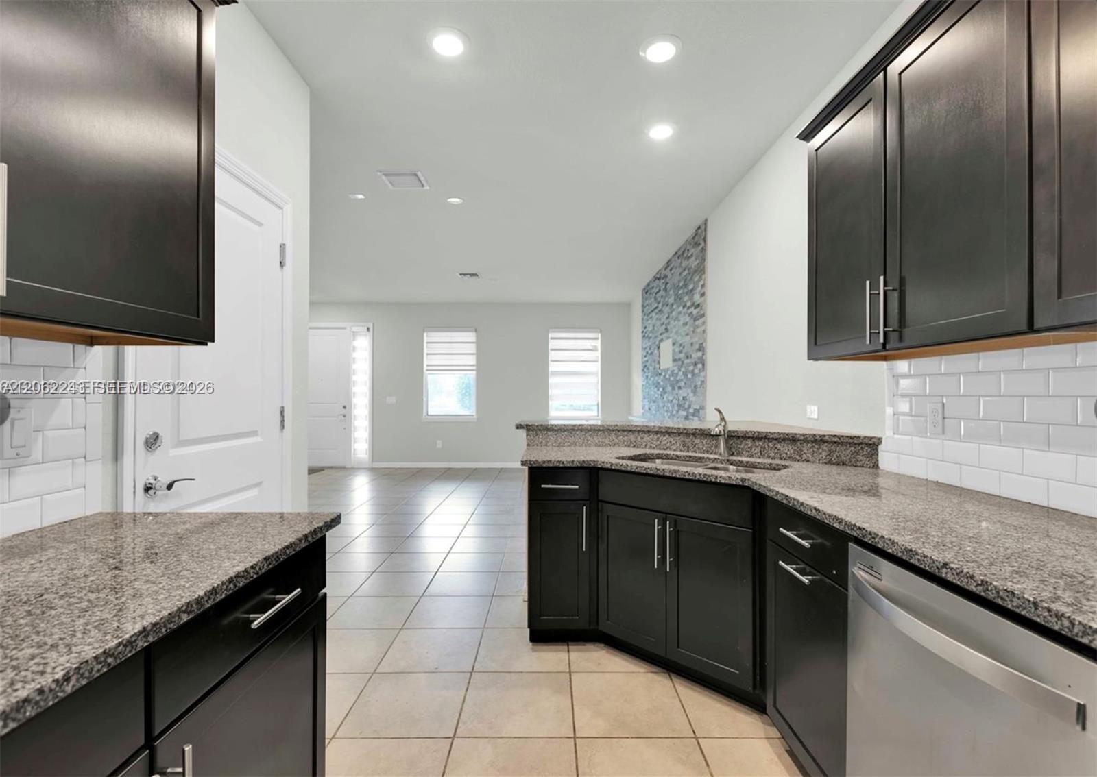 1240 3 / 3 1421 sq. ft. $ 2026-07-30 0 Photo