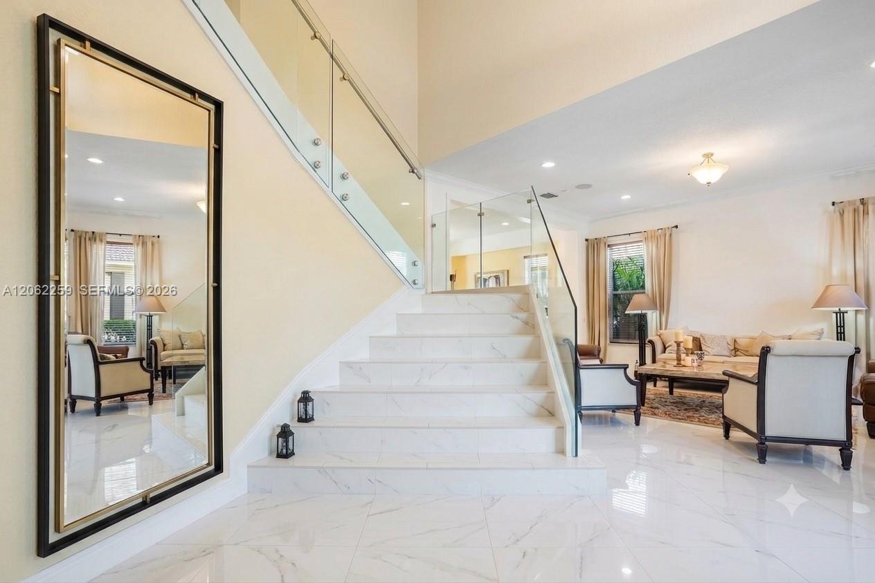 904 6 / 5 4027 sq. ft. $ 2026-07-30 0 foto