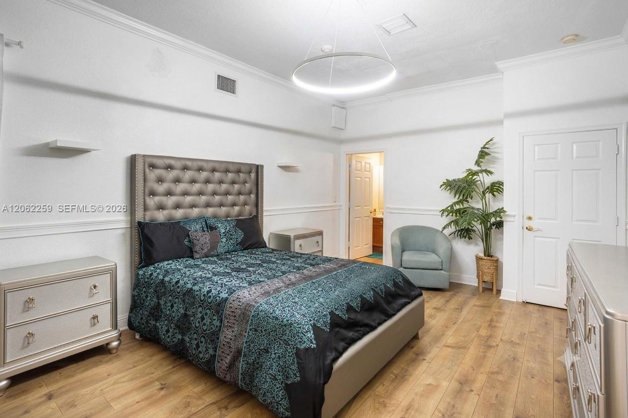 904 6 / 5 4027 sq. ft. $ 2026-07-30 0 foto