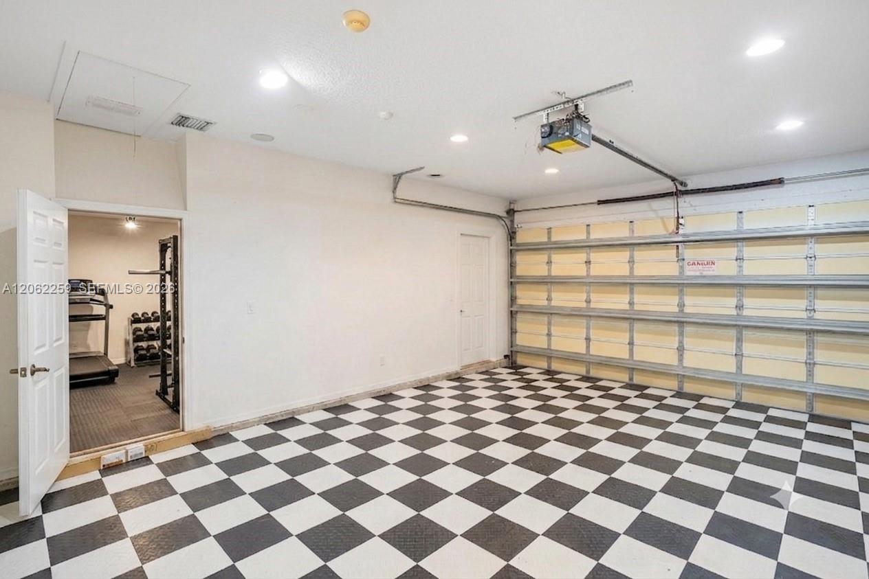 904 6 / 5 4027 sq. ft. $ 2026-07-30 0 foto