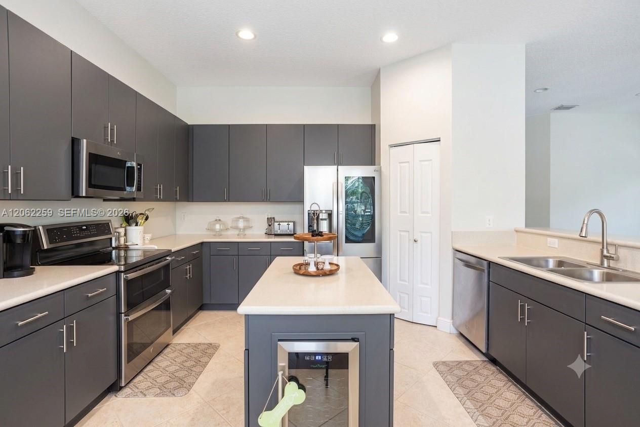 904 6 / 5 4027 sq. ft. $ 2026-07-30 0 foto