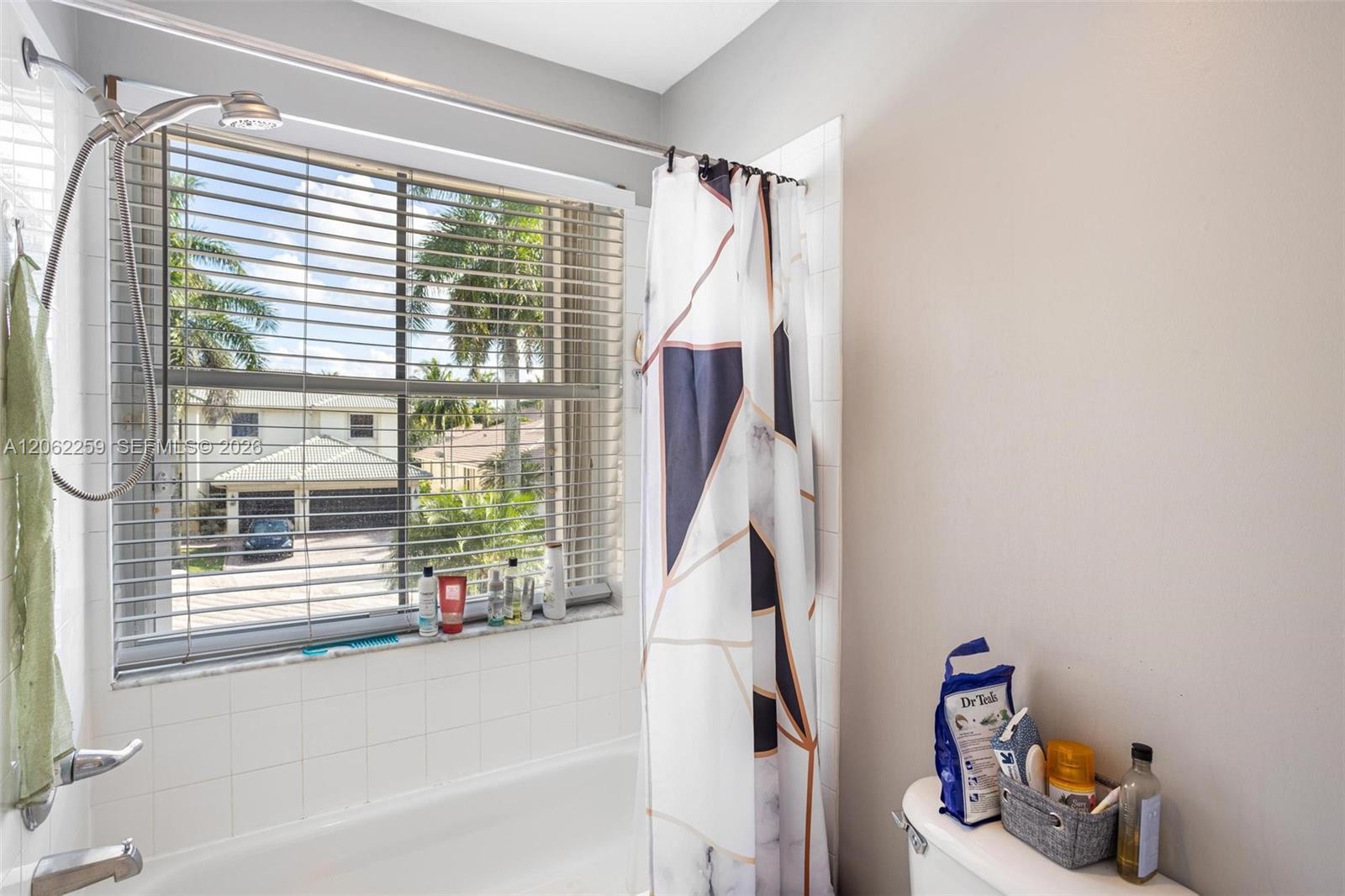 904 6 / 5 4027 sq. ft. $ 2026-07-30 0 foto