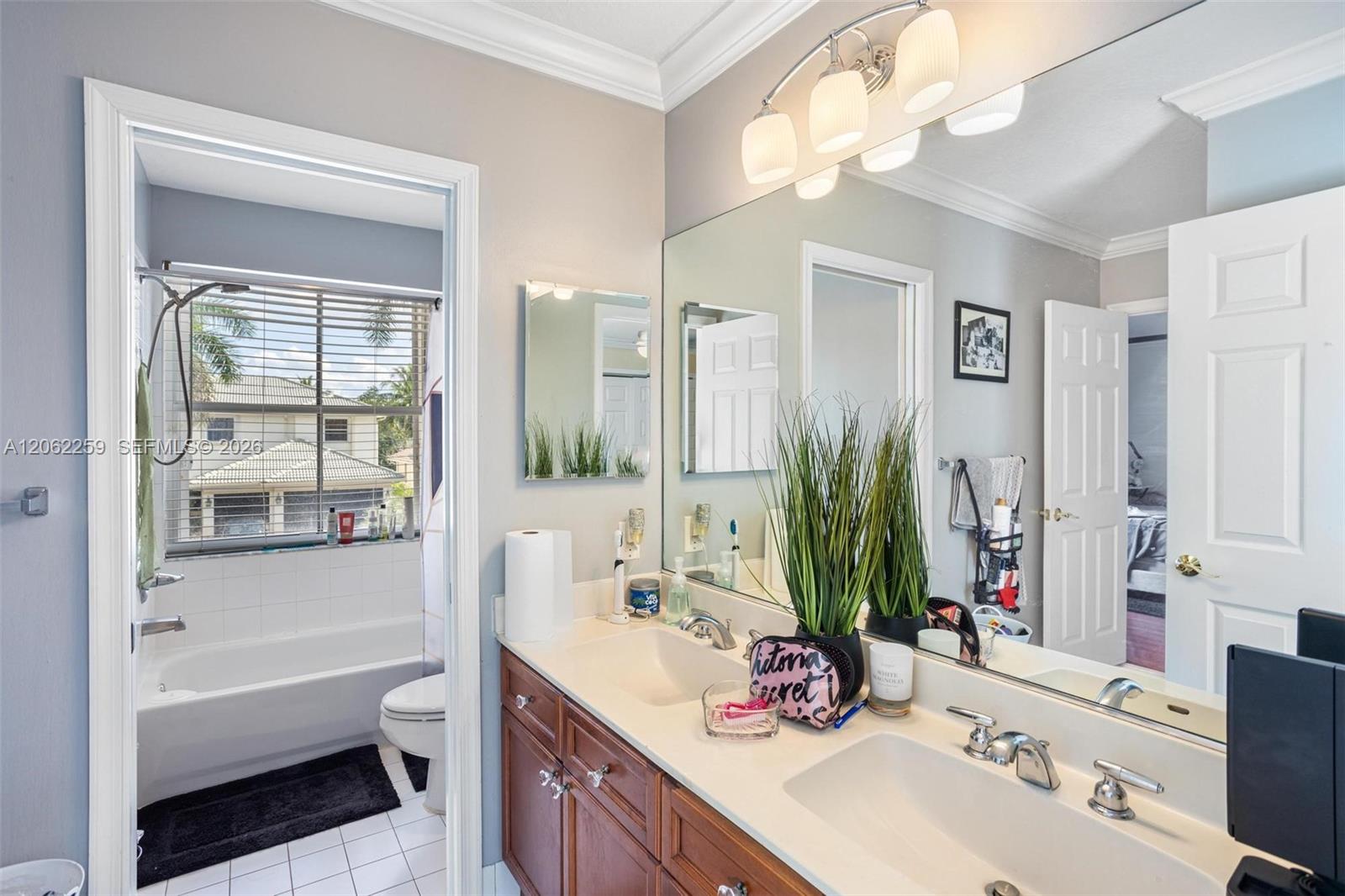 904 6 / 5 4027 sq. ft. $ 2026-07-30 0 foto