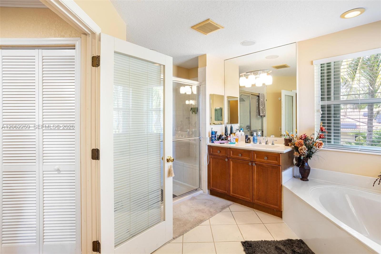 904 6 / 5 4027 sq. ft. $ 2026-07-30 0 foto