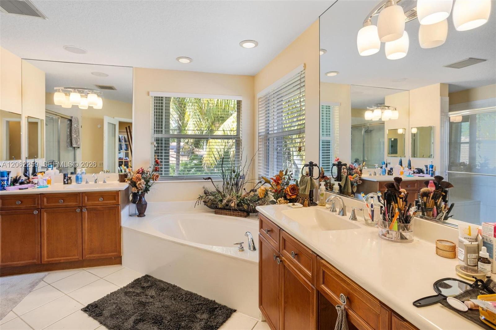 904 6 / 5 4027 sq. ft. $ 2026-07-30 0 foto
