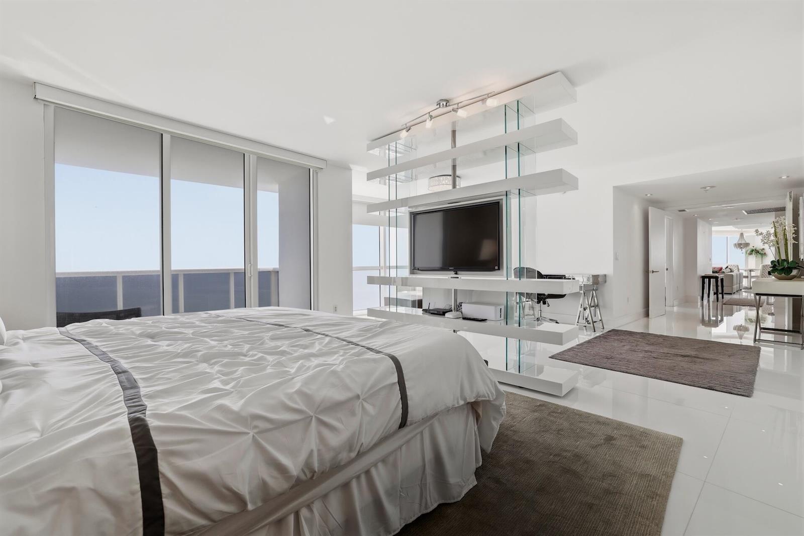 See details PH 5109 3 / 4045 sq. ft. $ 2026-07-31 0 Photo
