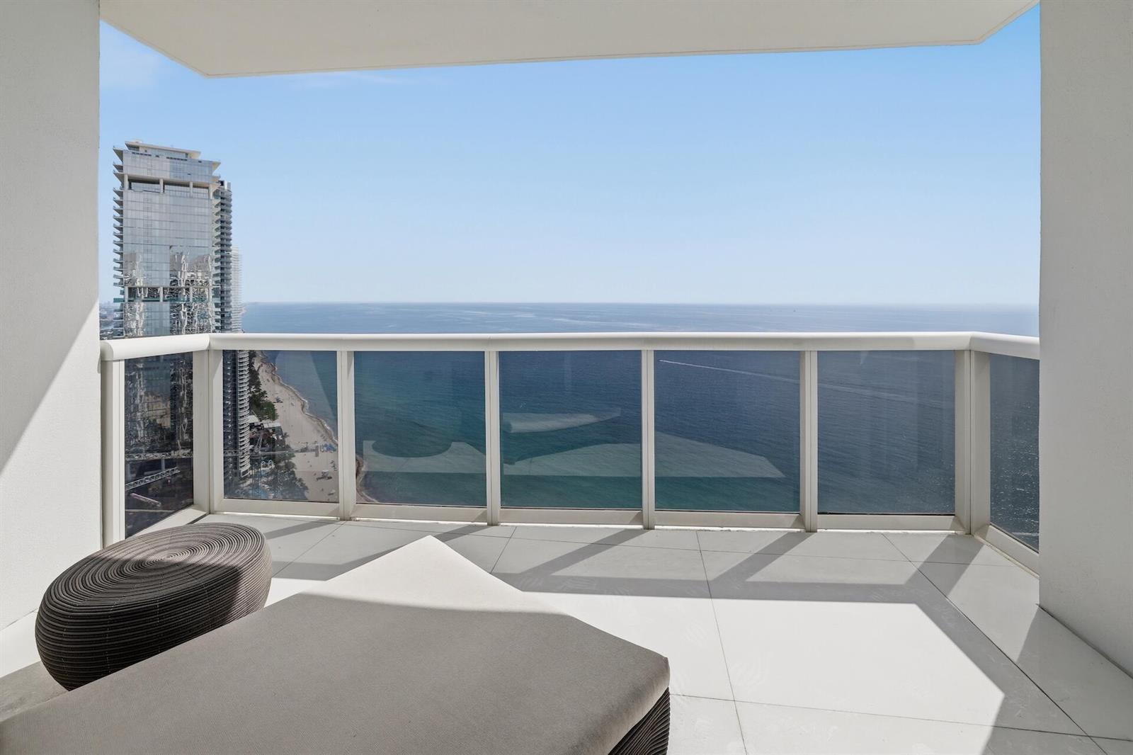 See details PH 5109 3 / 4045 sq. ft. $ 2026-07-31 0 Photo