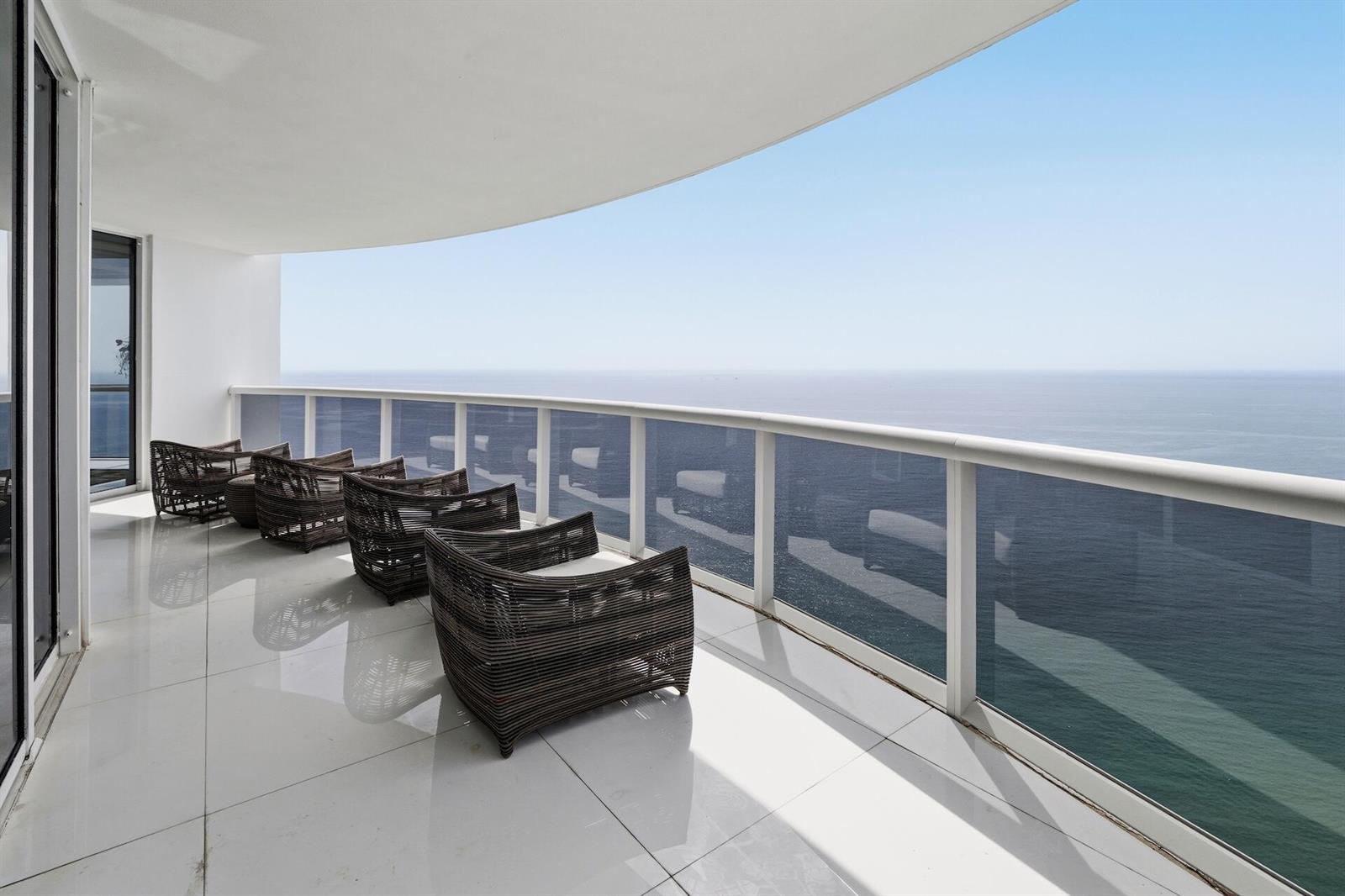 See details PH 5109 3 / 4045 sq. ft. $ 2026-07-31 0 Photo