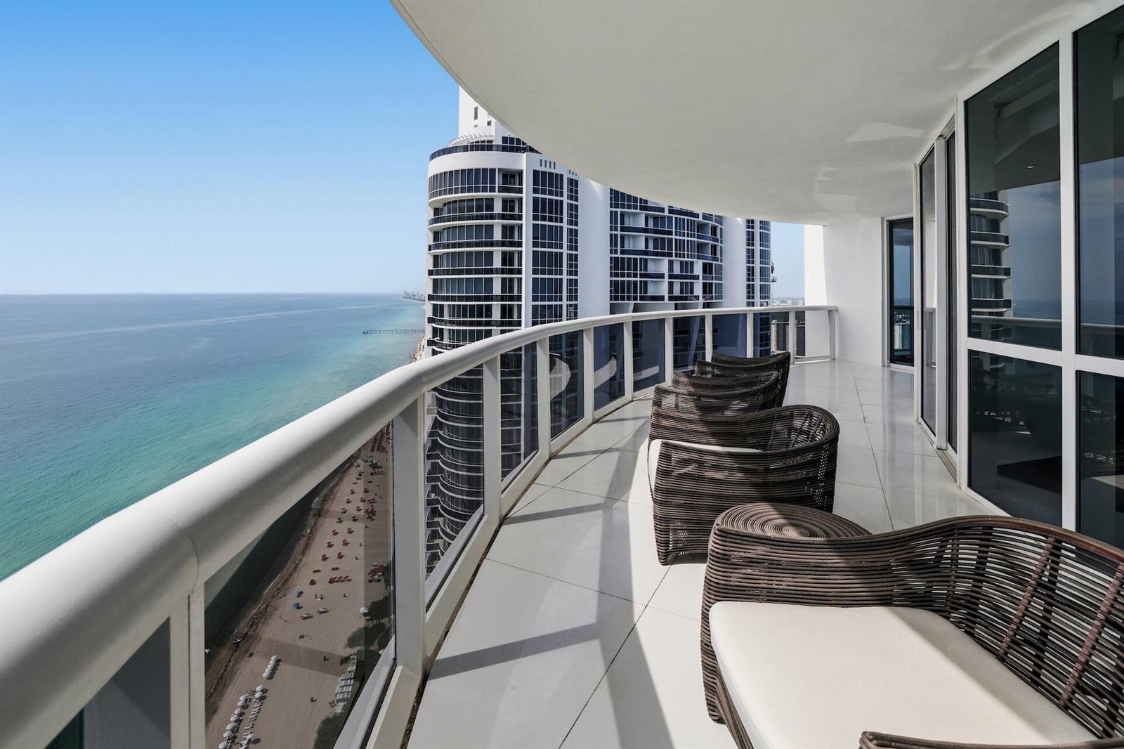 See details PH 5109 3 / 4045 sq. ft. $ 2026-07-31 0 Photo