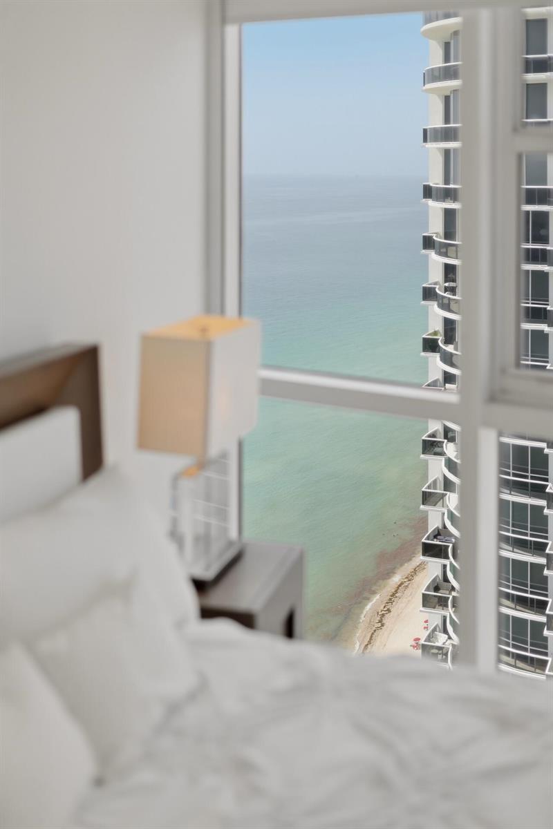See details PH 5109 3 / 4045 sq. ft. $ 2026-07-31 0 Photo
