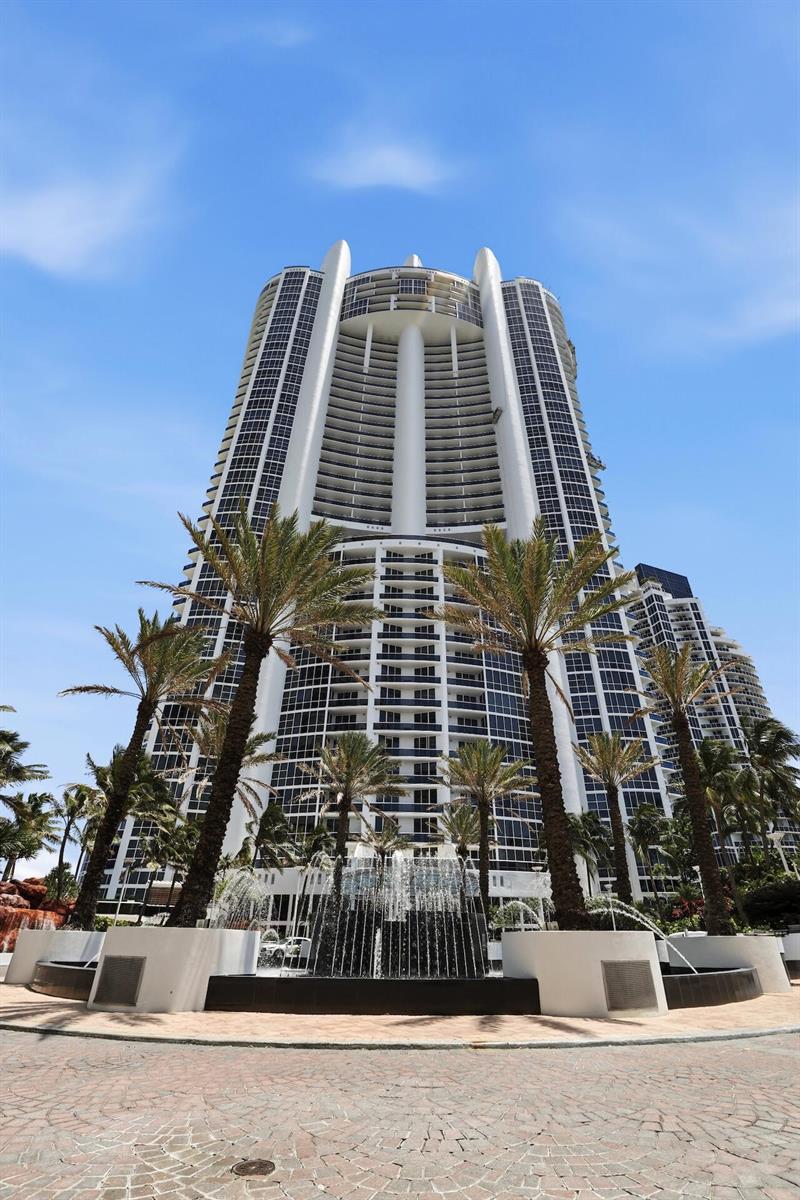 See details PH 5109 3 / 4045 sq. ft. $ 2026-07-31 0 Photo