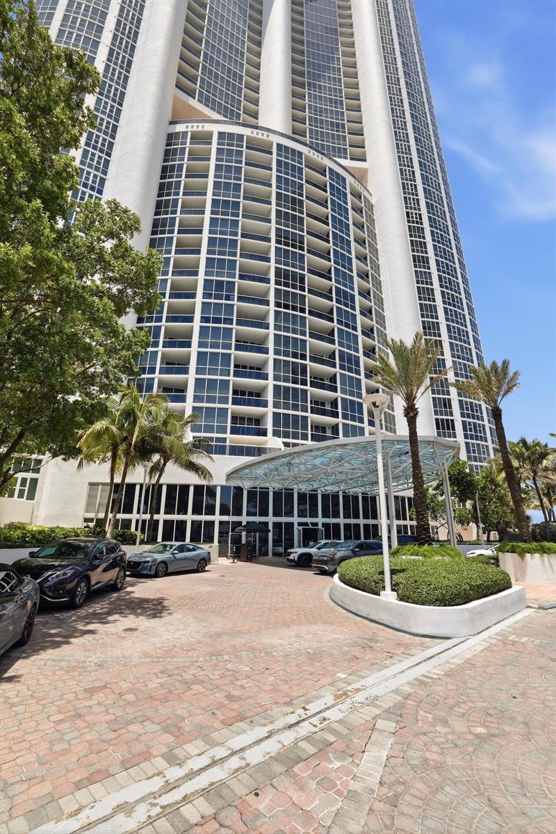 See details PH 5109 3 / 4045 sq. ft. $ 2026-07-31 0 Photo