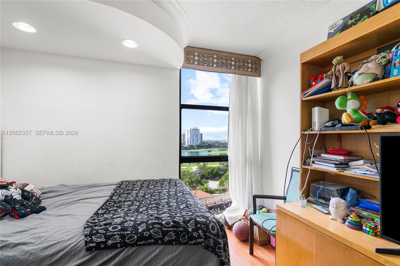 Photo of 20281 Country Club Dr  #909, Aventura, Florida, 33180 - 