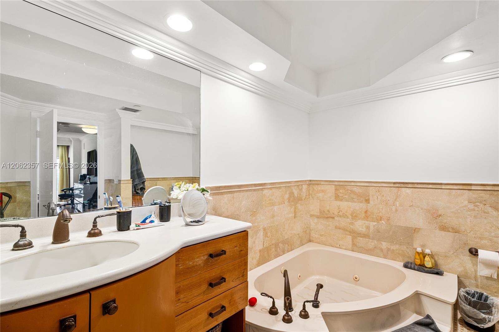 Photo of 20281 Country Club Dr  #909, Aventura, Florida, 33180 - 