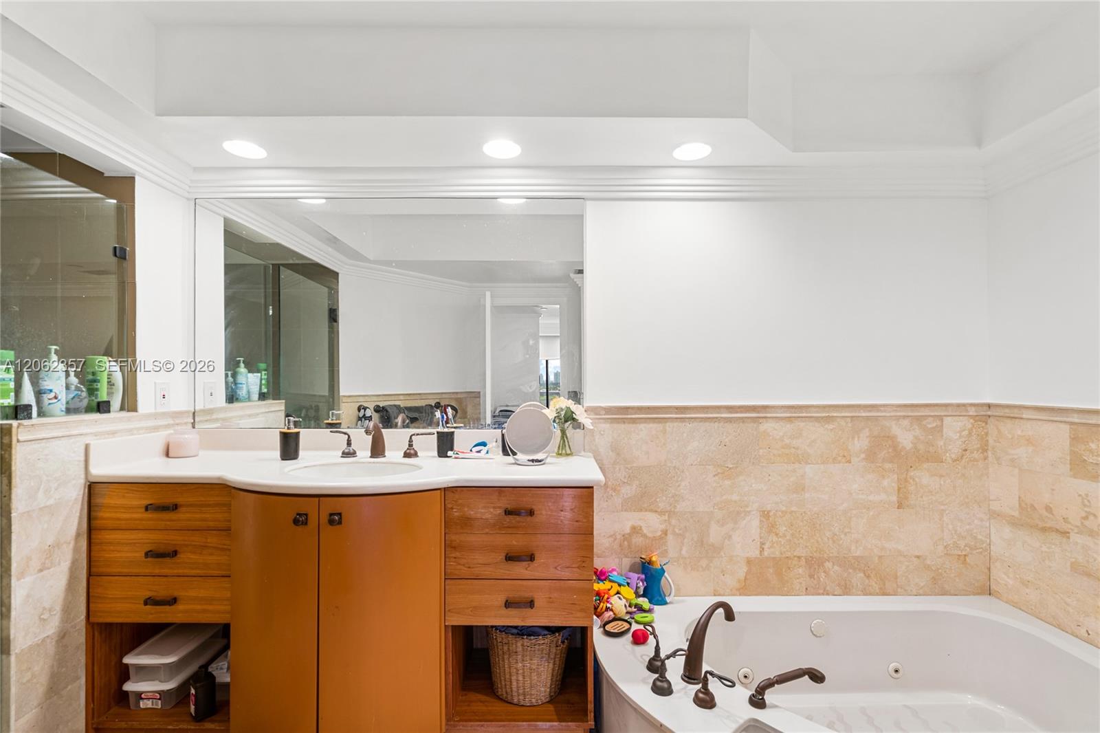 Photo of 20281 Country Club Dr  #909, Aventura, Florida, 33180 - 
