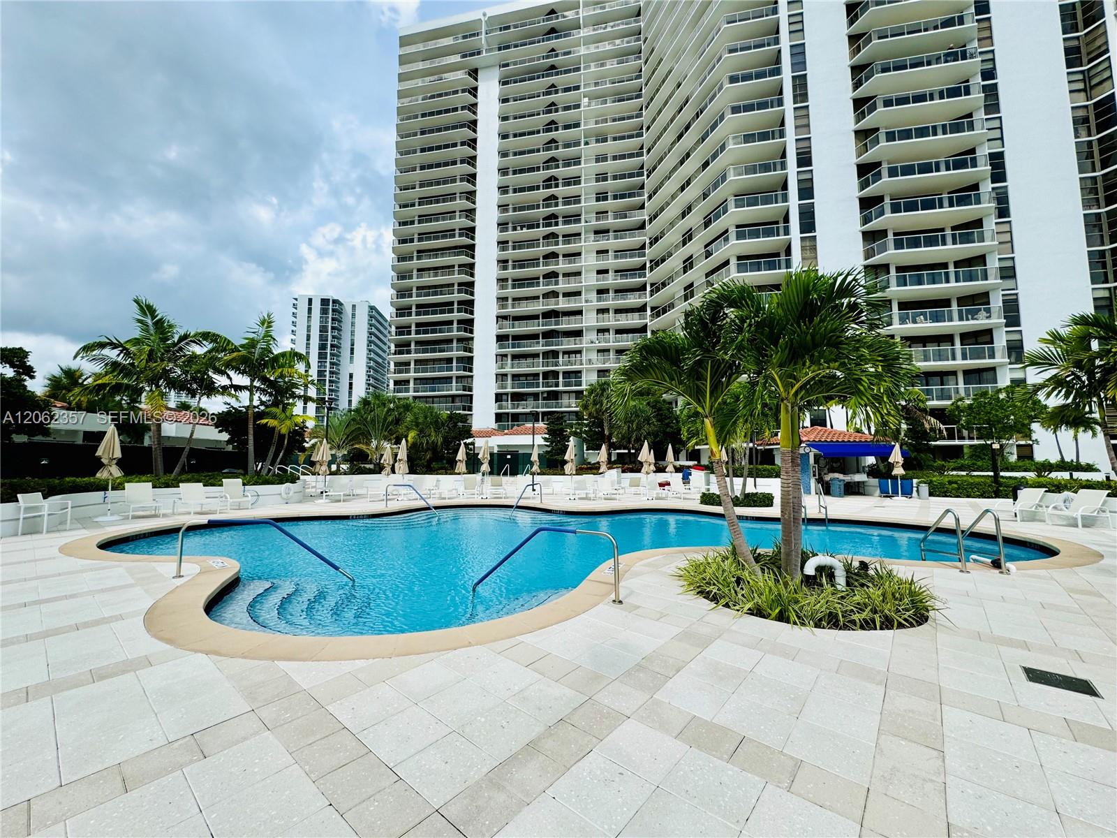 Photo of 20281 Country Club Dr  #909, Aventura, Florida, 33180 - 