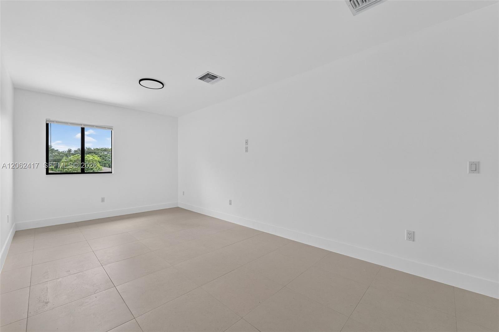   /  2300 sq. ft. $ 2026-07-30 0 foto