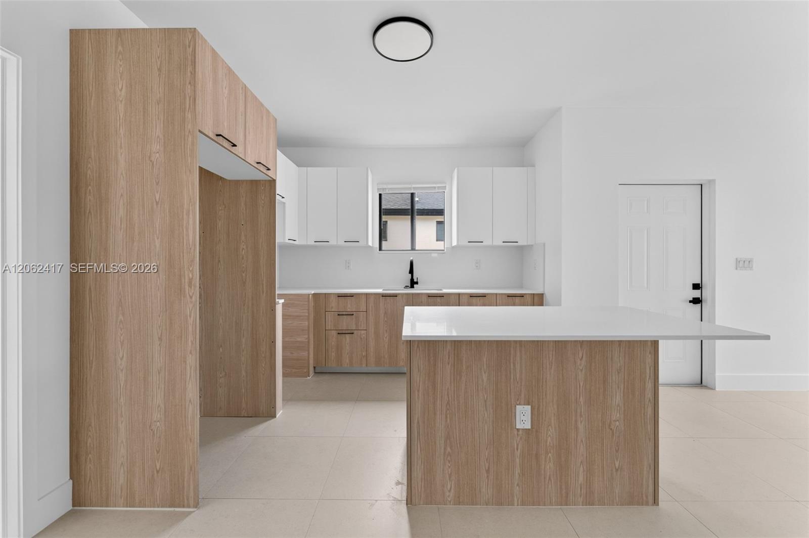   /  2300 sq. ft. $ 2026-07-30 0 foto