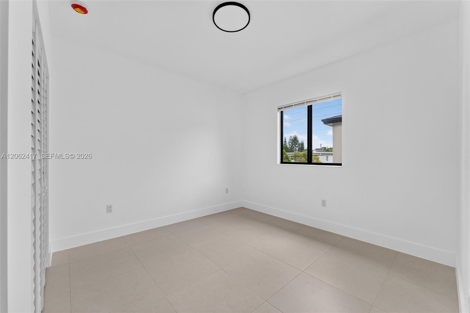   /  2300 sq. ft. $ 2026-07-30 0 foto