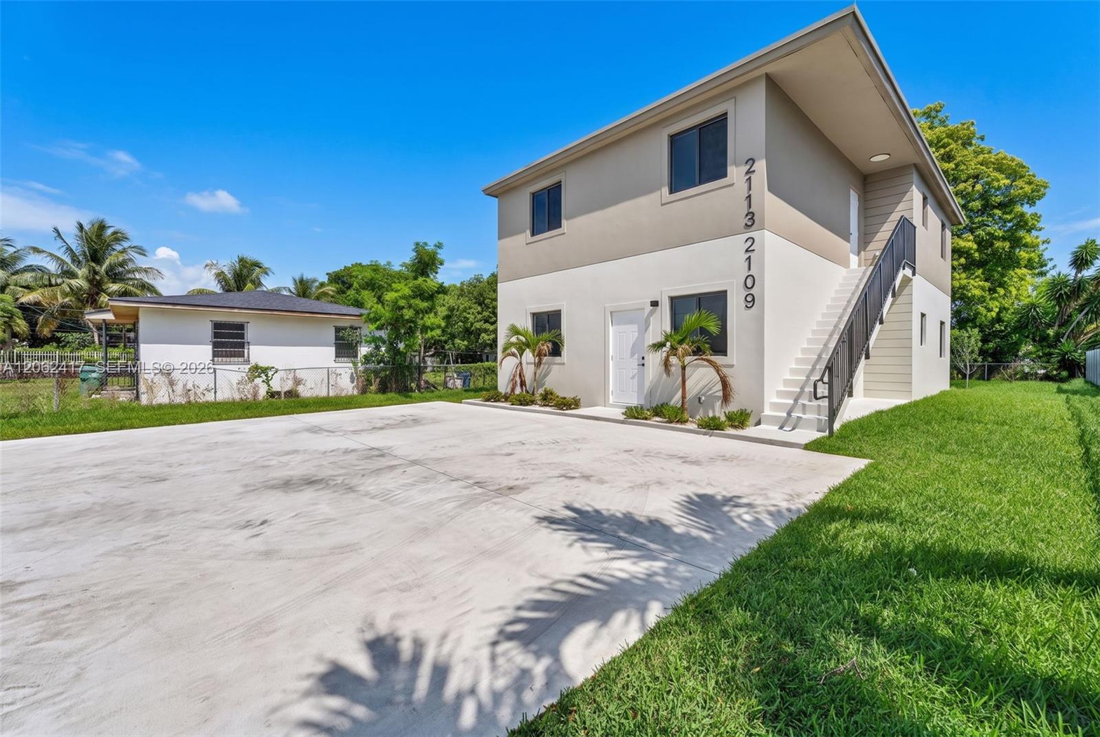   /  2300 sq. ft. $ 2026-07-30 0 foto