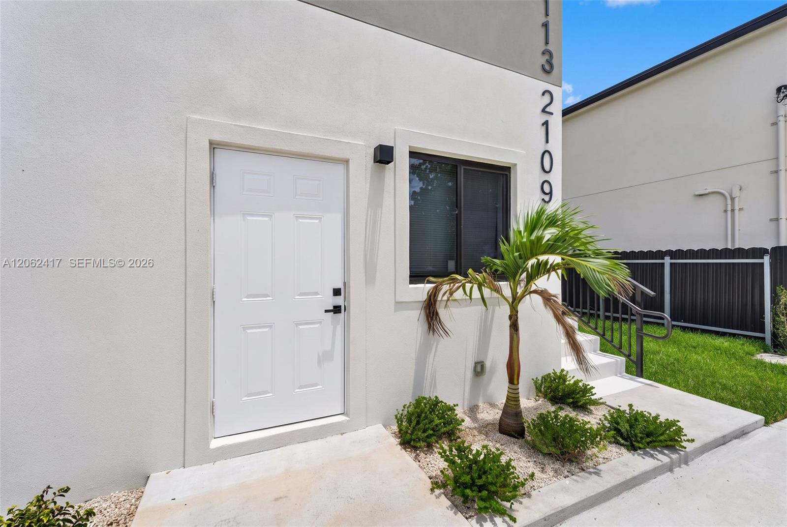   /  2300 sq. ft. $ 2026-07-30 0 foto