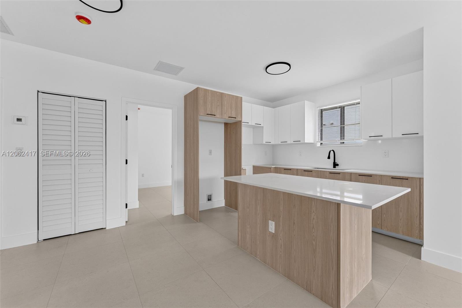   /  2300 sq. ft. $ 2026-07-30 0 foto