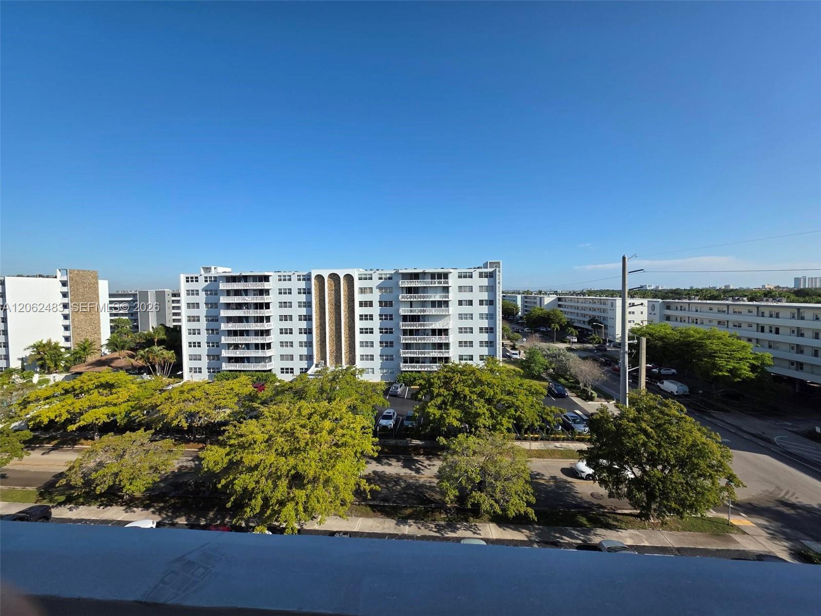 Photo of 319 14th Ave #702, Hallandale Beach, Florida, 33009 -