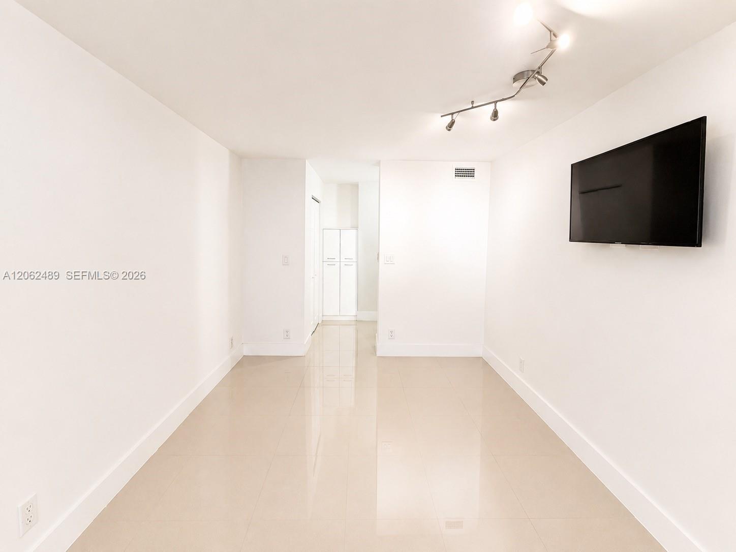 Photo of 1865 Ocean Dr  #8I, Hallandale Beach, Florida, 33009 - 