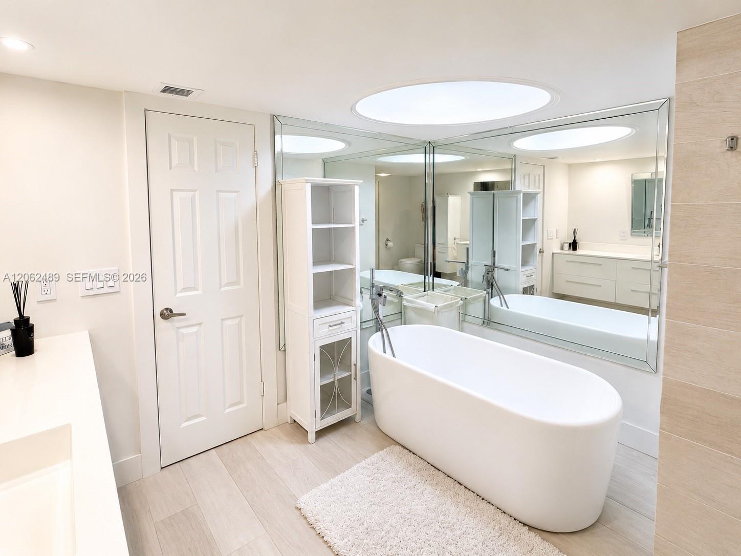 Photo of 1865 Ocean Dr  #8I, Hallandale Beach, Florida, 33009 - 
