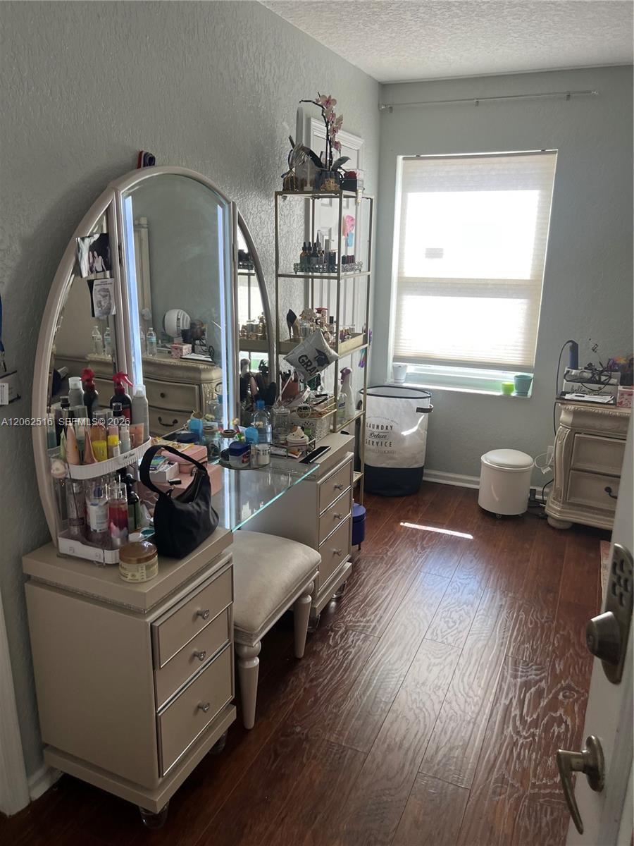 See details 5291 5 / 4 3290 sq. ft. $ 2026-07-30 0 Photo