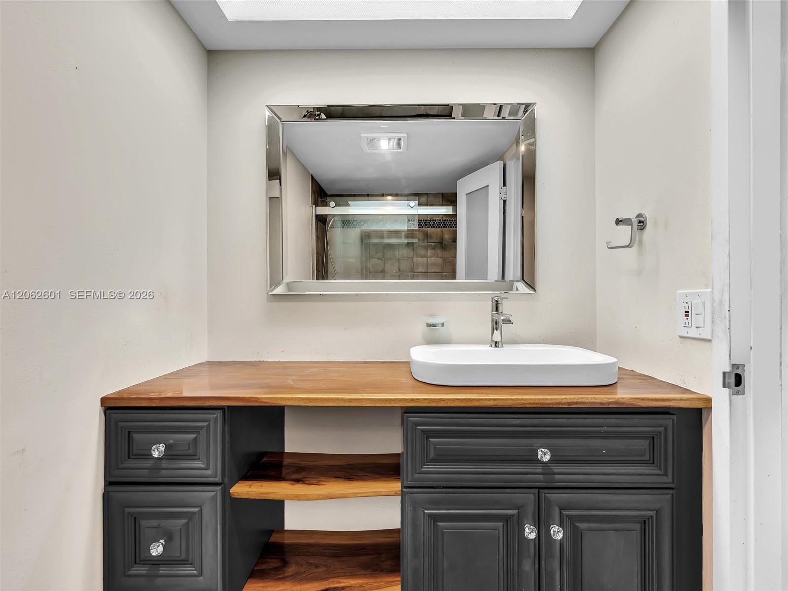 See details 2205 1 / 2 1104 sq. ft. $ 2026-07-30 0 Photo