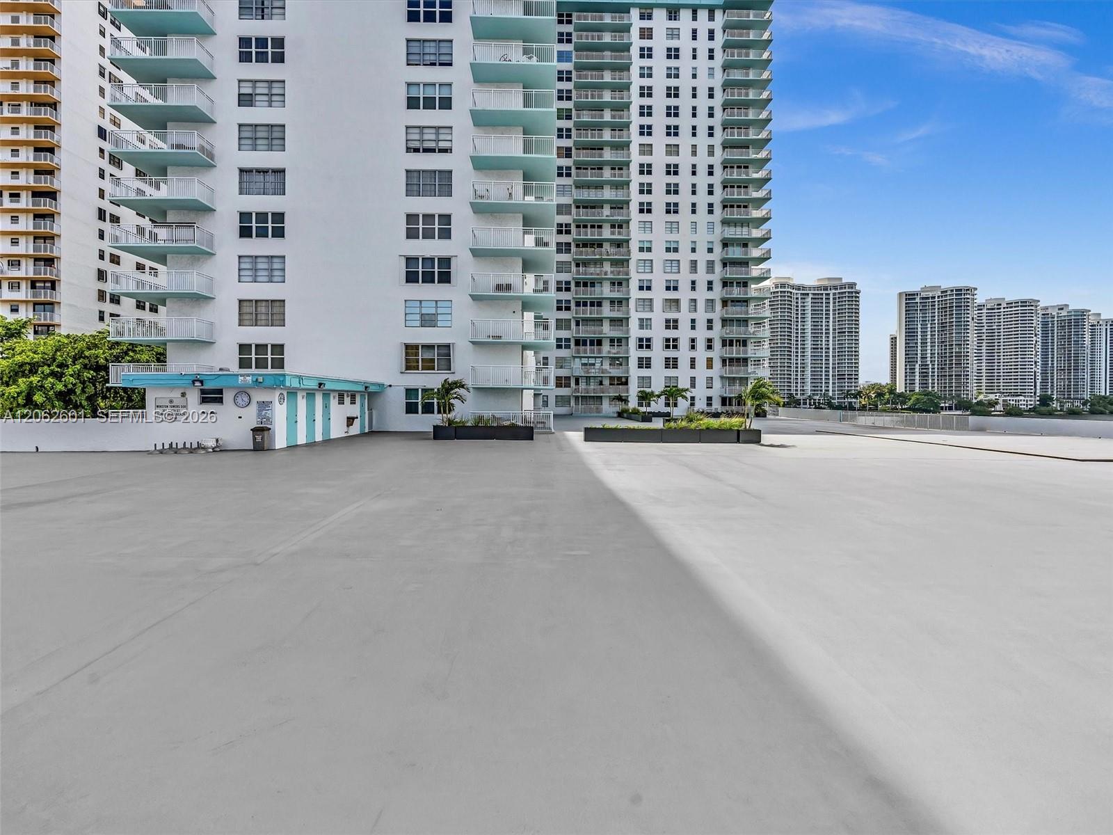 See details 2205 1 / 2 1104 sq. ft. $ 2026-07-30 0 Photo