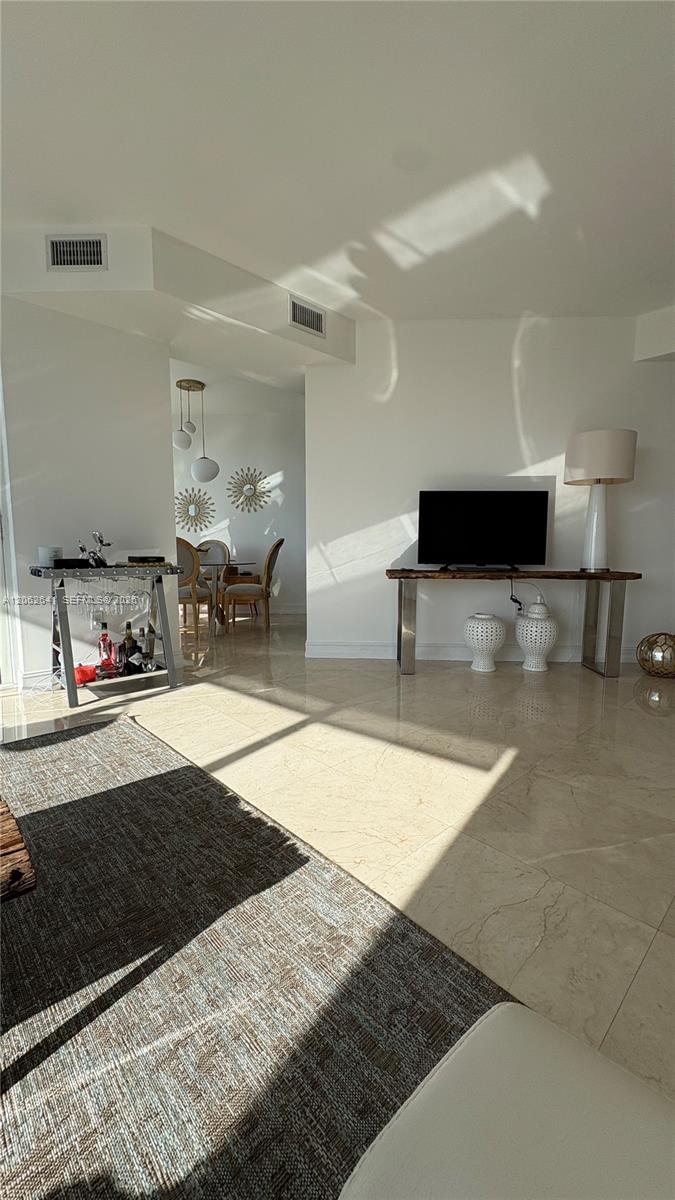 Ver detalles 1801A 2 / 2 1289 sq. ft. $ 2026-07-30 0 foto