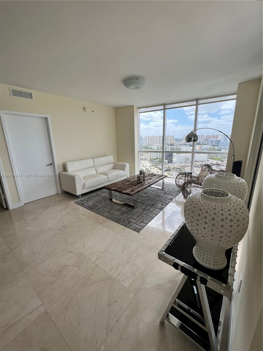 Ver detalles 1801A 2 / 2 1289 sq. ft. $ 2026-07-30 0 foto