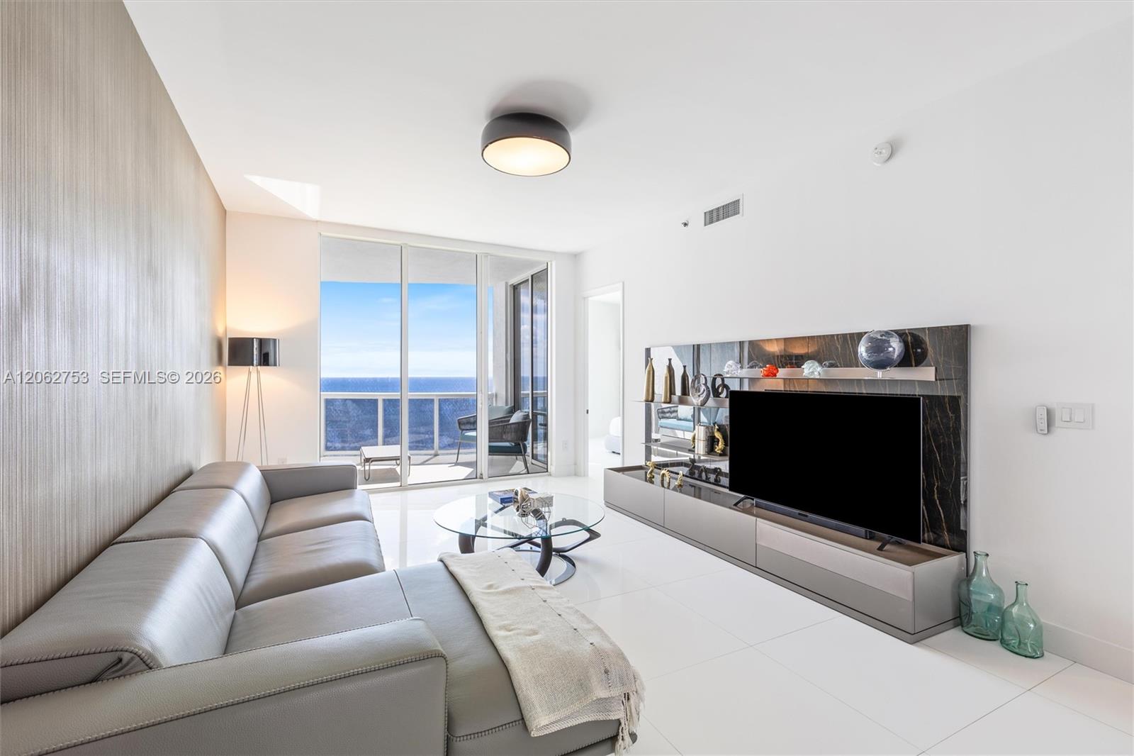 See details 1604 3 / 4 2558 sq. ft. $ 2026-07-30 0 Photo
