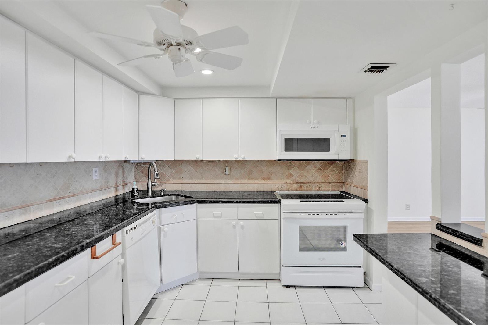 Photo of 1400 Ocean #1002, Hollywood, Florida, 33019 - kitchen