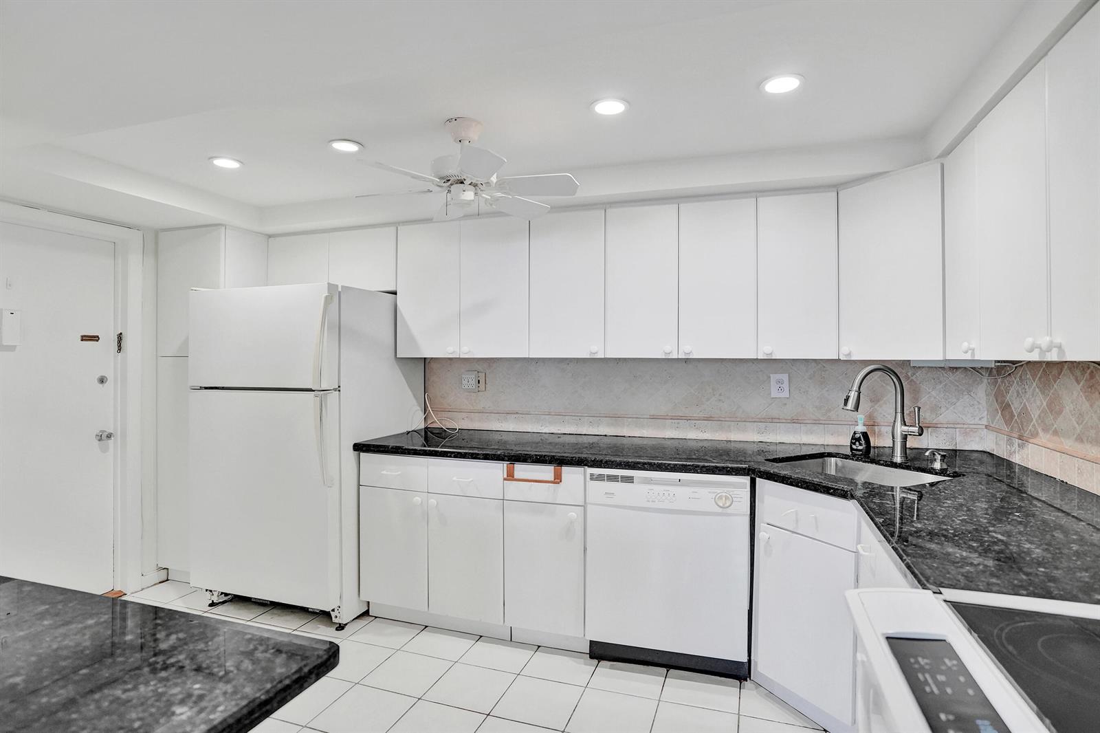 Photo of 1400 Ocean #1002, Hollywood, Florida, 33019 - kitchen 2