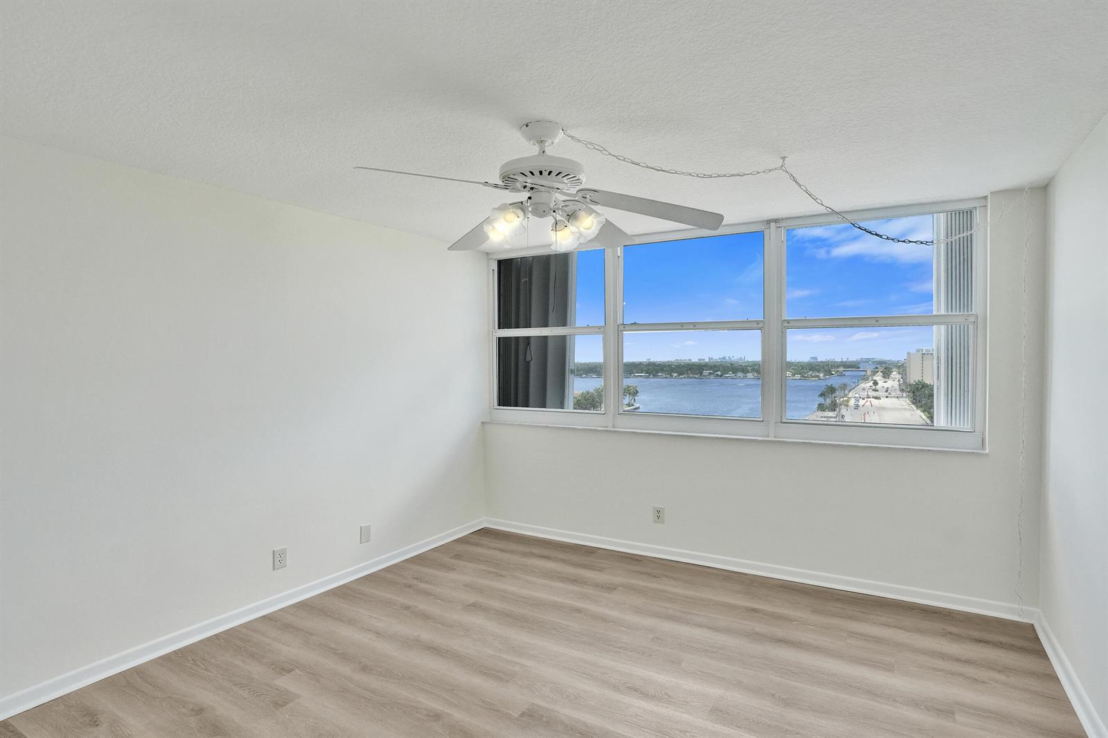 Photo of 1400 Ocean #1002, Hollywood, Florida, 33019 - guest bed 2