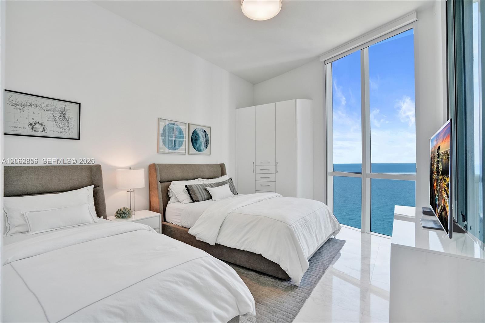 See details 3406 3 / 4 2327 sq. ft. $ 2026-07-31 0 Photo