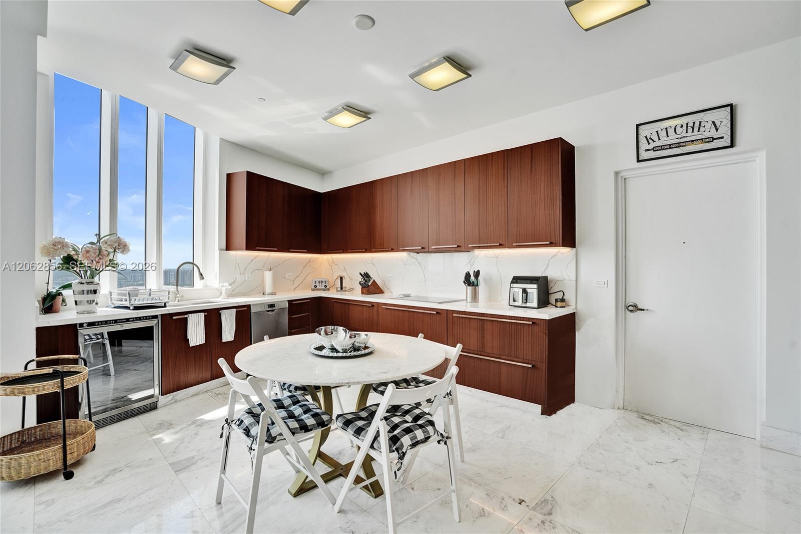 See details 3406 3 / 4 2327 sq. ft. $ 2026-07-31 0 Photo