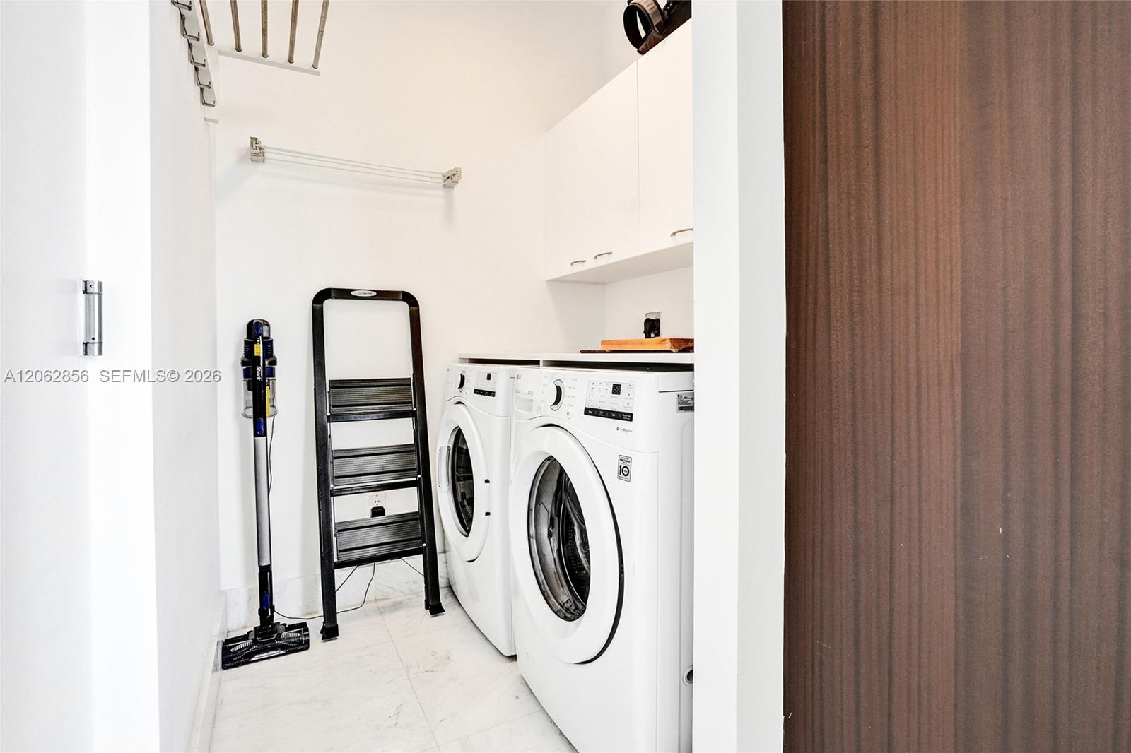 See details 3406 3 / 4 2327 sq. ft. $ 2026-07-31 0 Photo