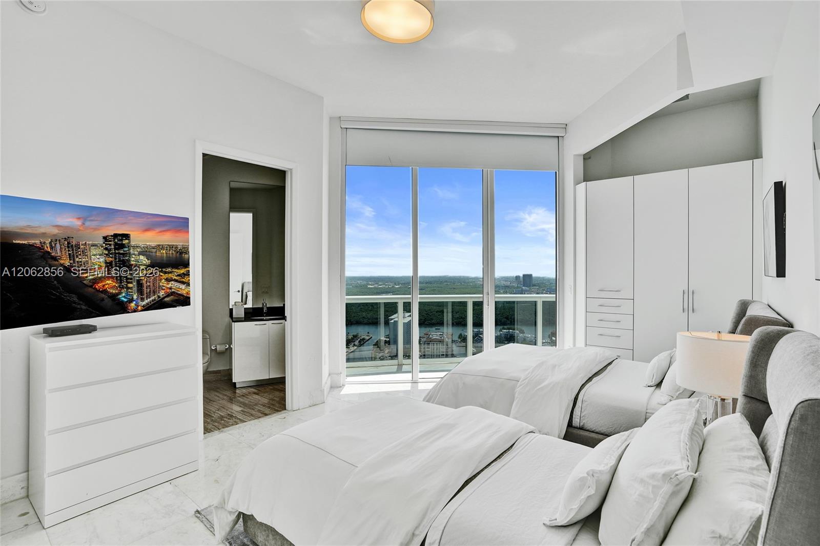 See details 3406 3 / 4 2327 sq. ft. $ 2026-07-31 0 Photo