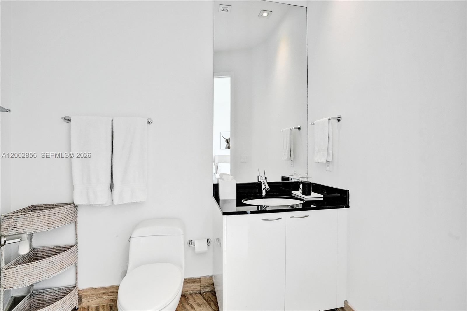 See details 3406 3 / 4 2327 sq. ft. $ 2026-07-31 0 Photo