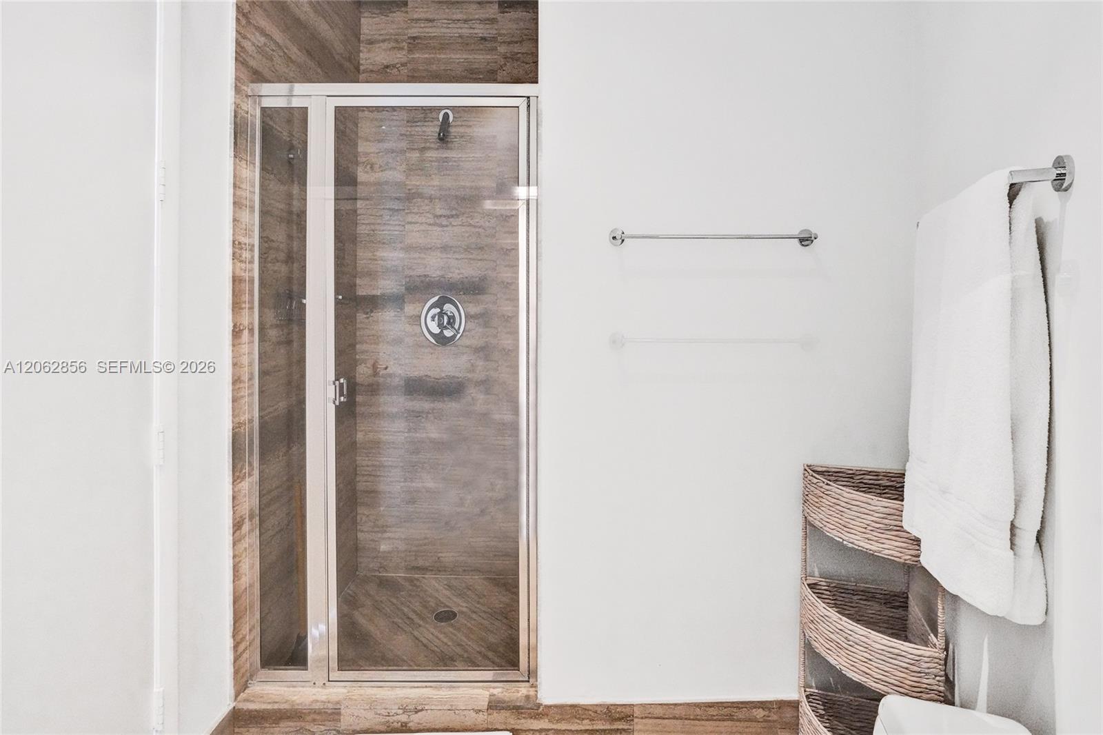 See details 3406 3 / 4 2327 sq. ft. $ 2026-07-31 0 Photo
