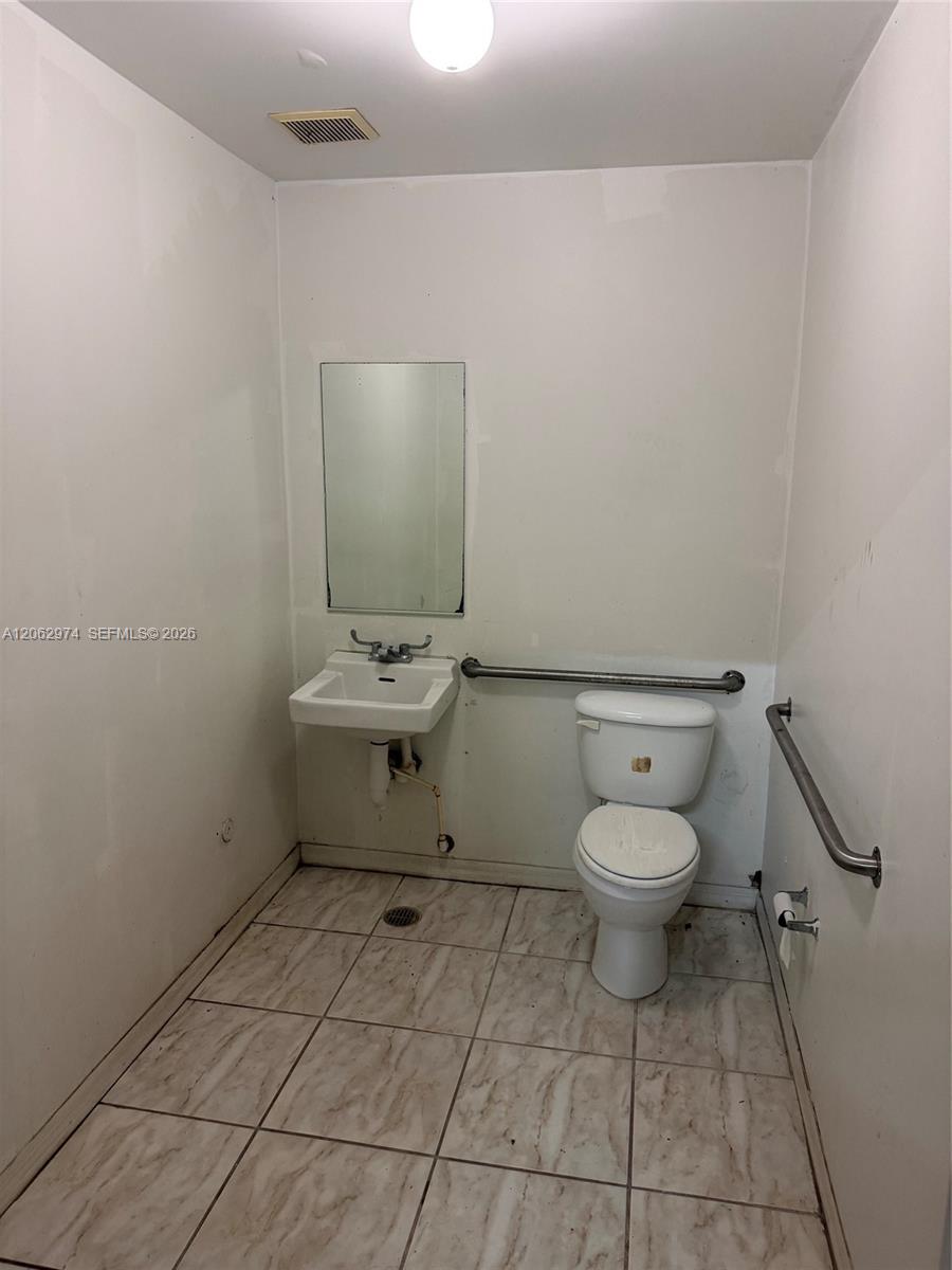 See details F-4 / sq. ft. $ 2026-07-31 0 Photo