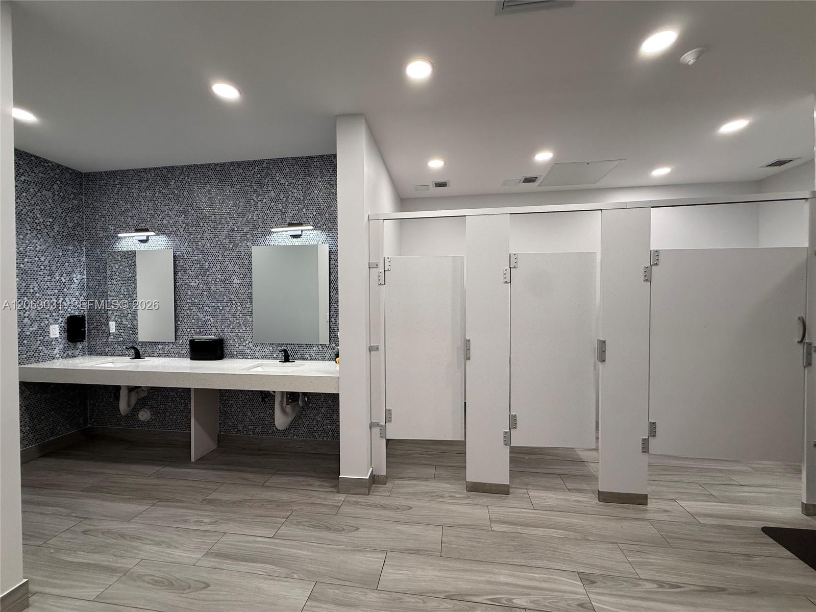 Photo of 16919 Bay Rd  #916, Sunny Isles Beach, Florida, 33160 - 