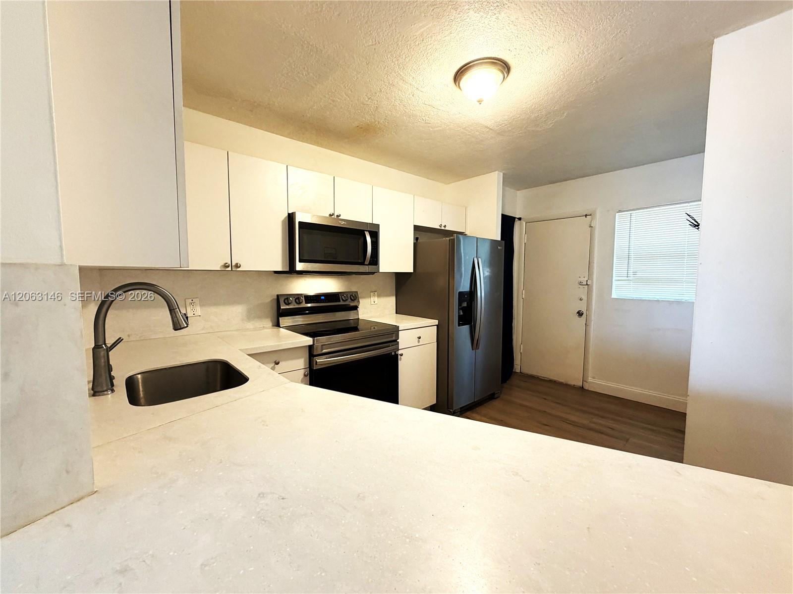 See details 204-1 1 / 2 1036 sq. ft. $ 2026-07-31 0 Photo
